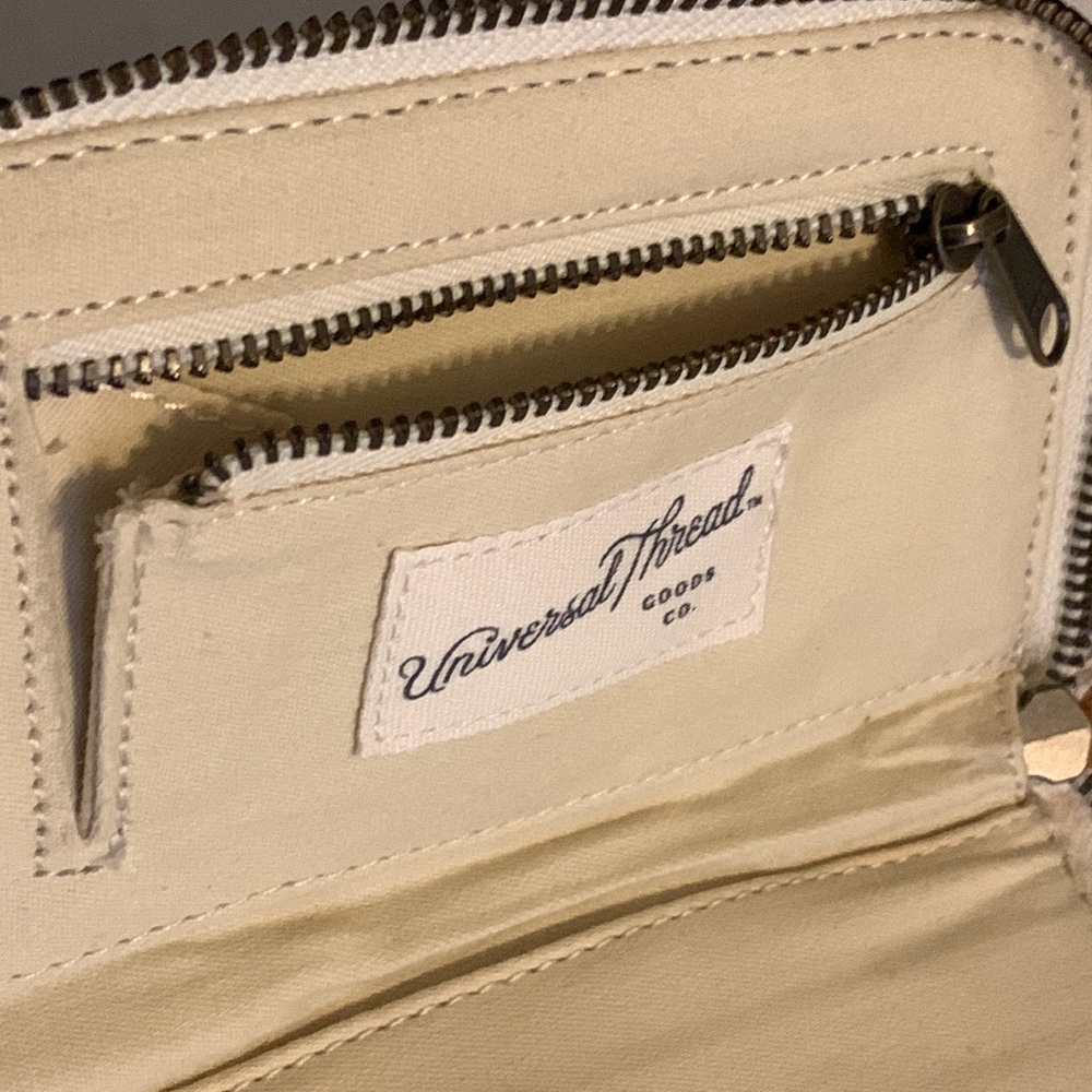 Universal Thread Small Abstract Zip Around Wallet - Picture 8 of 9